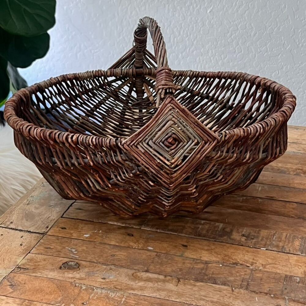 Vintage Grapevine Gathering Basket 16" Farmhouse Decor - Picture 3 of 9